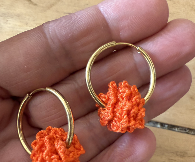 Créole orange au crochet
