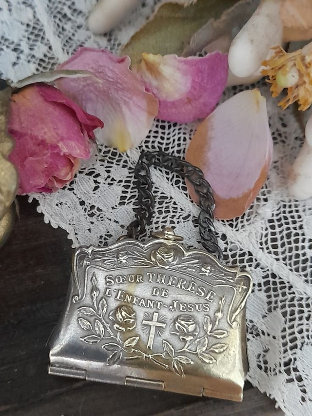 Reliquaire Soeur Thérèse de l&#039;Enfant Jésus sac miniature