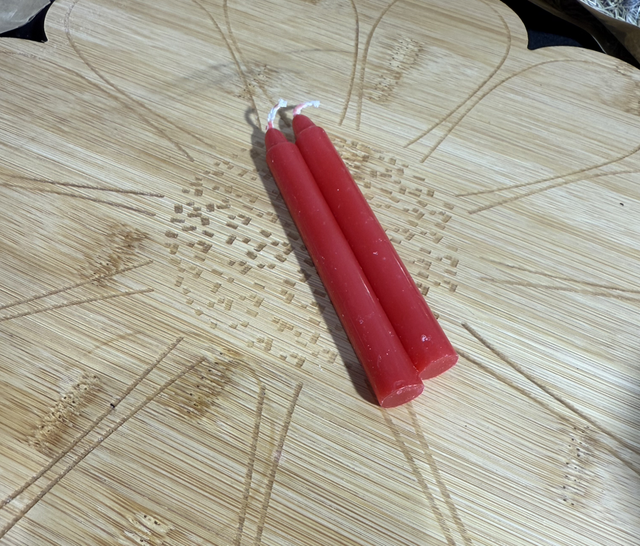 2x red spell candles 