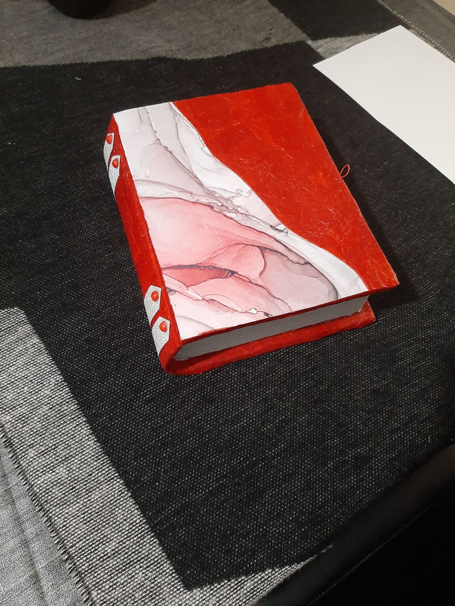 Boîte rouge  décorative de rangement	en forme de livre  boîte à bijoux		