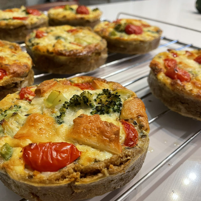 Pizza tomate brócoli 4 quesos