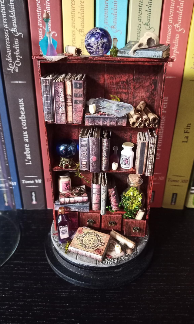 Petite bibliothèque sous cloche