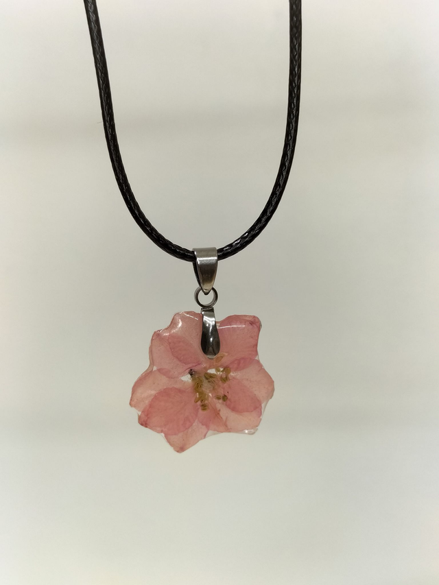 Pendentif fleur rose