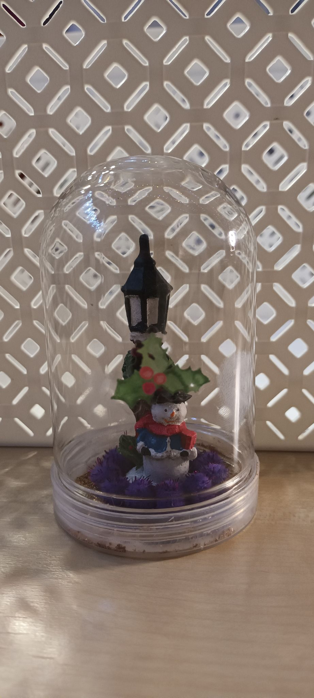 DECORATION NOEL  SOUS CLOCHE  _ 10 X 6 CM