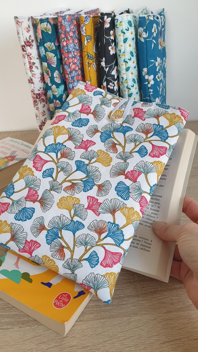 Pochette/couvre livre ginkgo fond blanc
