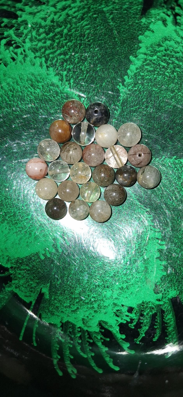 Gold rutilated quartz 8mm