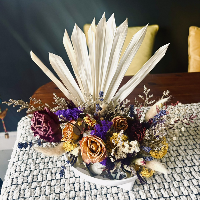 28cm oasis style dried flower arrangement