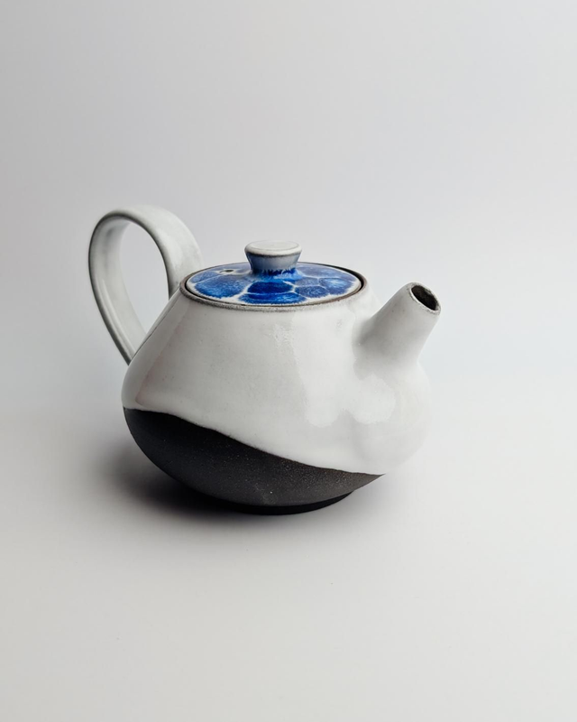 Ushirode kyusu "kra na zamarzniętym jeziorze"