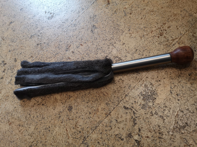 Design Flogger "Bad Bunny" mit echtem Hasenfell