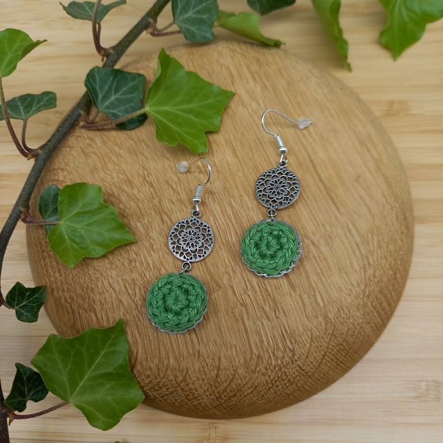 Parure verte et argentée - Boucles d'oreille vert clair pendantes
