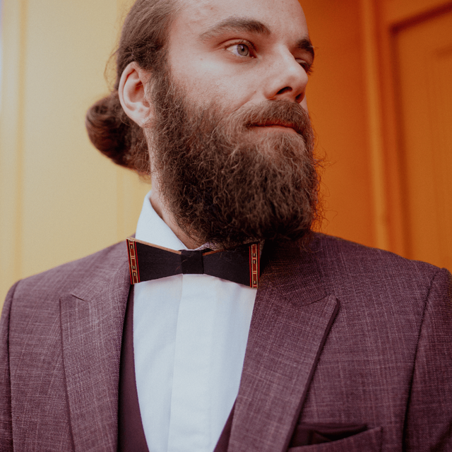 🪵 Le Nœud Distingué • Tulipier teinté noir