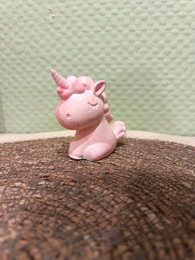 Licorne statuette en aquaresine