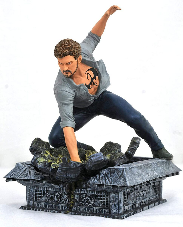 Marvel The Defenders TV Gallery PVC Statue Iron Fist 20 cm