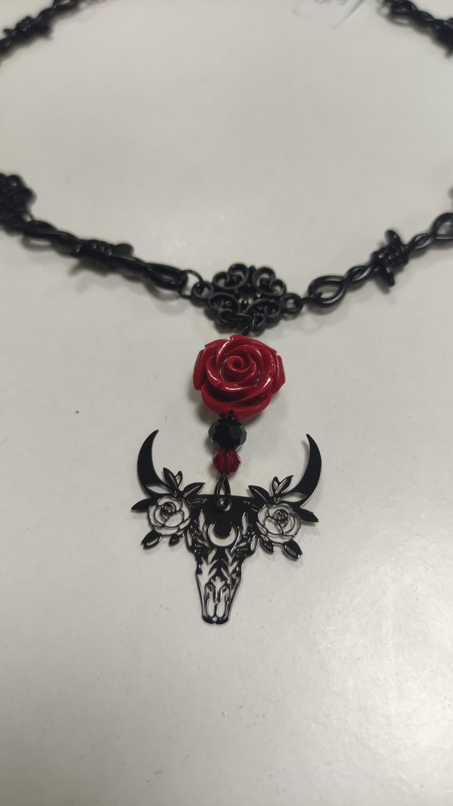 Collier court crâne de buffle 