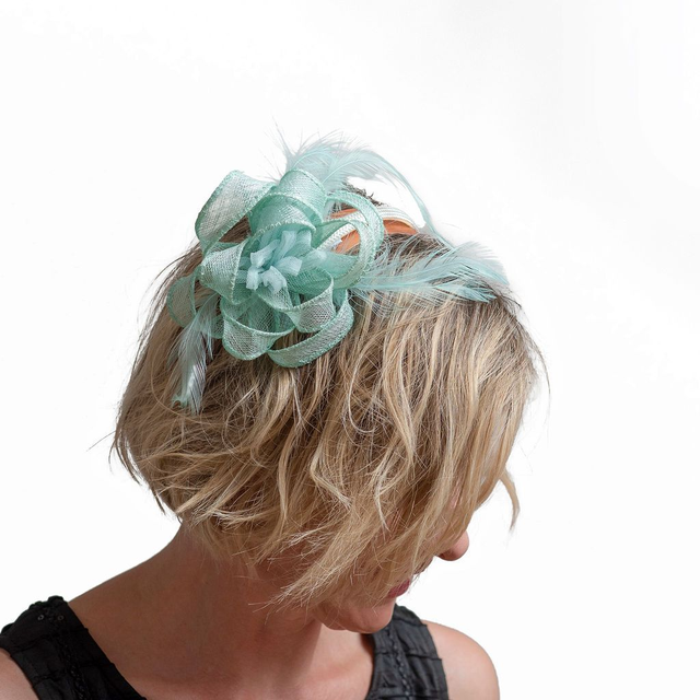 Hatuke juhlaan - hillitty aquan värinen panta solmukesomisteella