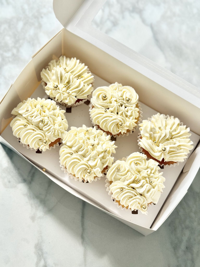 White &amp; Gold Birthday / Wedding Cupcakes