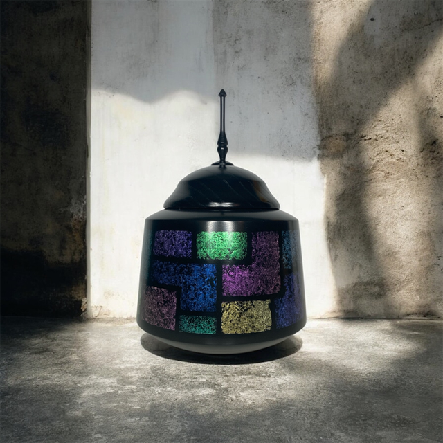 Iridescent finial pot 