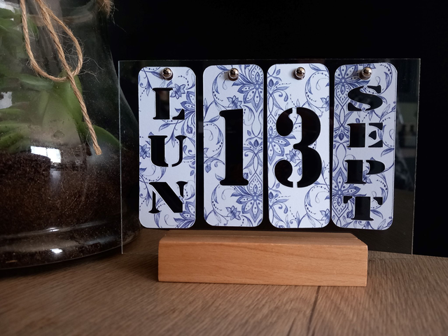 Calendrier perpétuel transparent