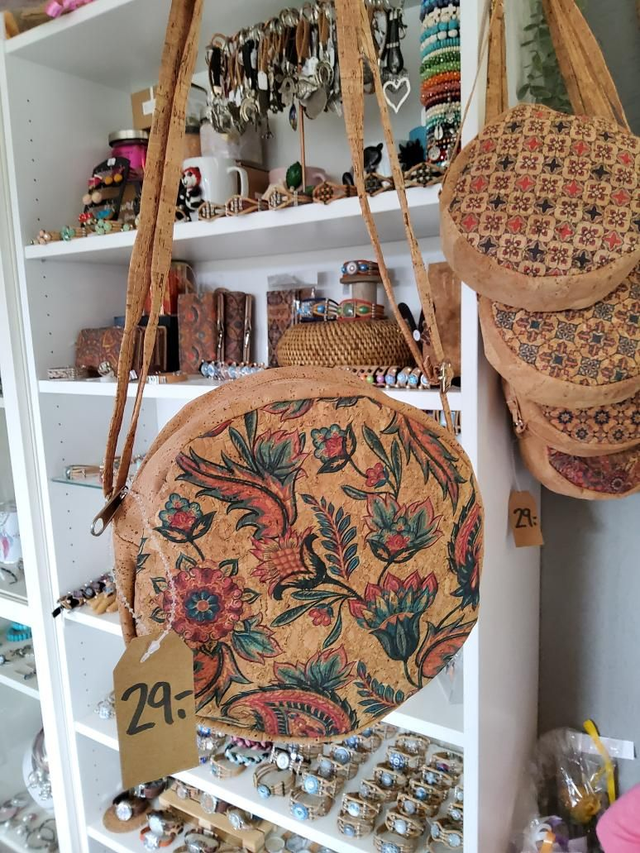 Sac à bandoulière "boule" en liège naturel et imprimé 