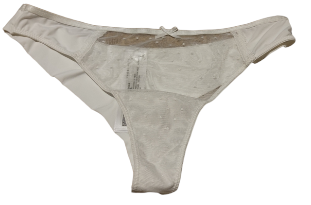 String dentelle taille M (Ysabel Mora)