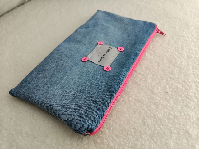Trousse upcyclée BOUTONS ROSE