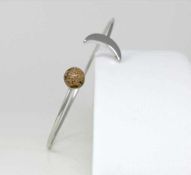 BRACELET DEMIE-LUNE AVEC CABOCHON DE JASPE PAYSAGE LAITON RHODIE BJLR0802