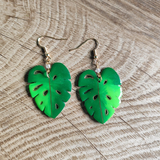 Boucles d&#039;oreilles monstera 