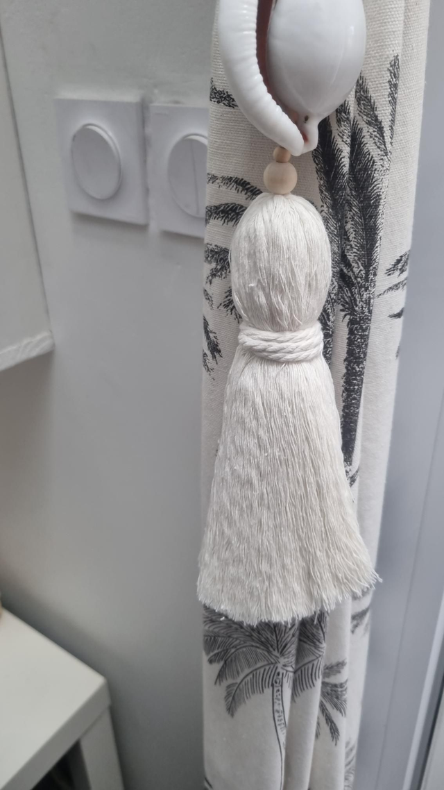 Embrasse coquillage ovula pompon beige