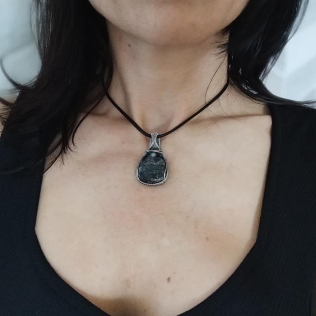 Pendentif Astrophyllite (très rare)