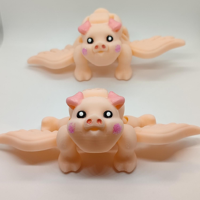 Flying Pig Articulated, 3D Printed Flying Pig, Poseable Pig Figurine, Whimsical Pig Model, Flying Pig Desk Decor, Cute Pig Collectible, Novelty Pig Gift