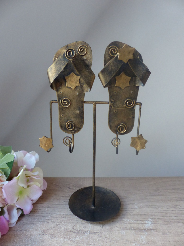 Porte bijoux en forme de chaussures tongs en métal artisanat d'art, Support à bijoux fait main, Décoration maison thème bord de mer, Cadeau