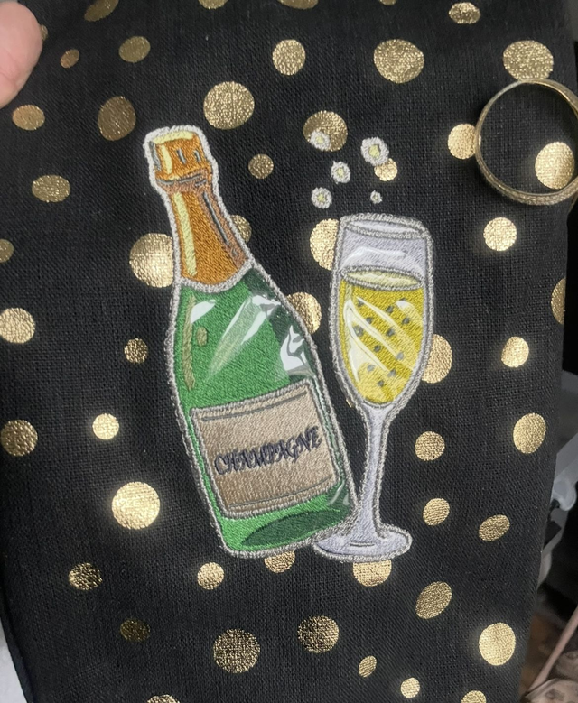 fichier broderie Bouteille de champagne en appliqué - 2 Tailles / 12 Formats