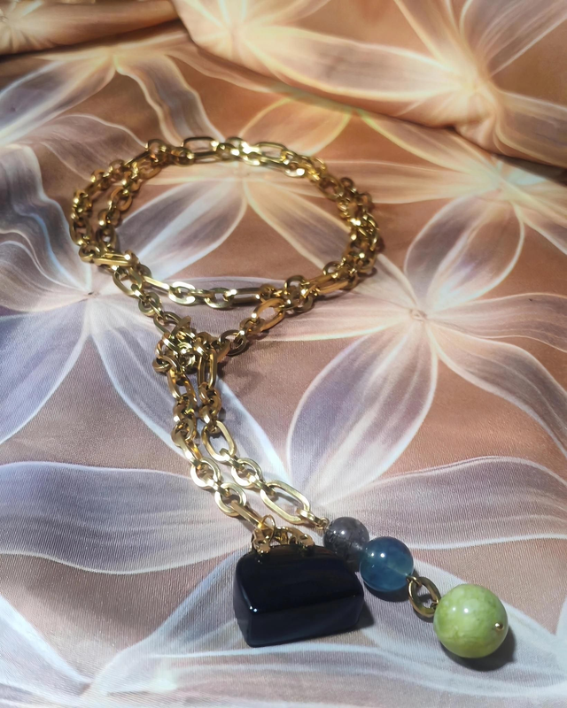 Collier cravate sac à main obsidienne et fluorine