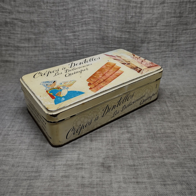 Crêpes à Dentelles | Rechthoekige metalen verpakkingsdoos met deksel &#039;Pannenkoekjes&#039; (lengte 21,5 | breedte 11,5 | hoogte 6,5 cm) | Vintage