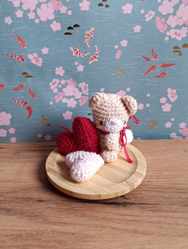 Bär mit Herzen auf Bambus Deko