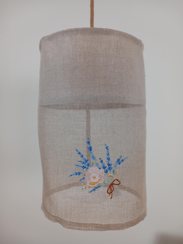 Abat-jour plafonnier en lin et voile de lin brodé lavande et rose- Diamètre 25 cm