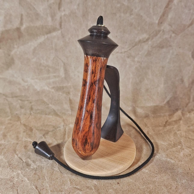 Pendule Totem en ébène et bois d’amourette