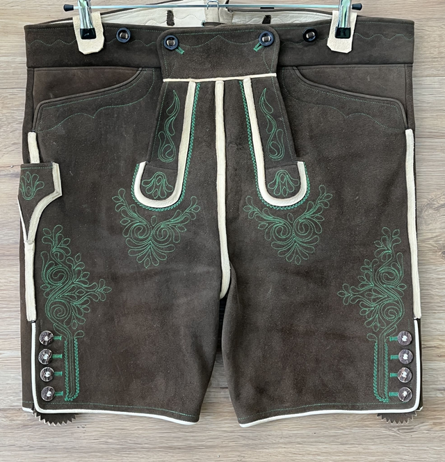 Lederhose kurz mit Hosenträger in Größe 52