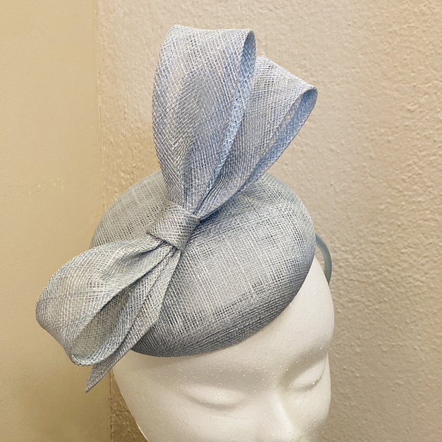 🩵Kasey sky blue pillbox headpiece 
