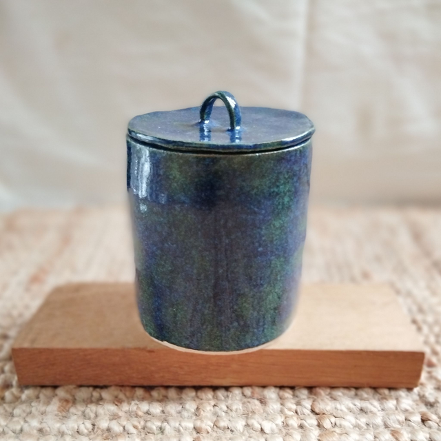 Boîte avec couvercle, argile blan, émail bleu-vert