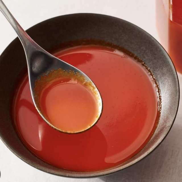Sriracha Hot Chilli Sauce 是拉差辣椒酱