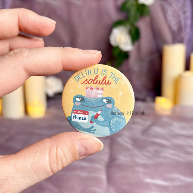 Delulu frog button pin