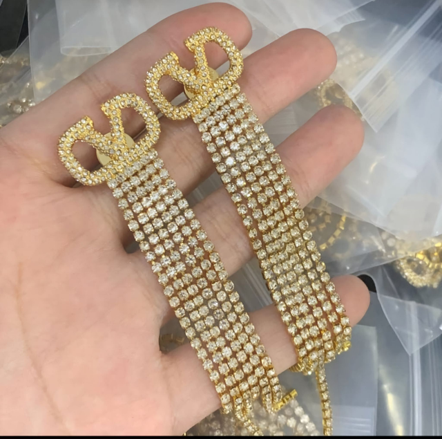 Boucles d'oreilles V doré avec strass
