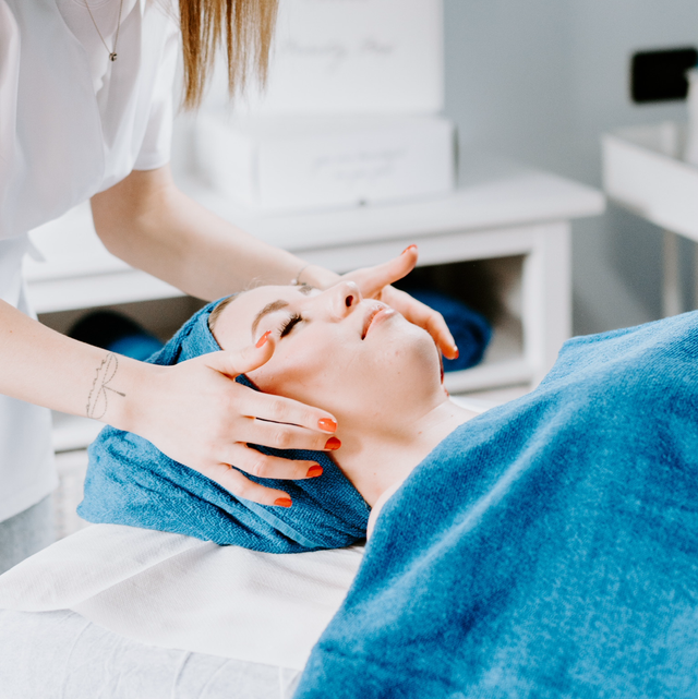 PULIZIA VISO CON ULTRASUONI 