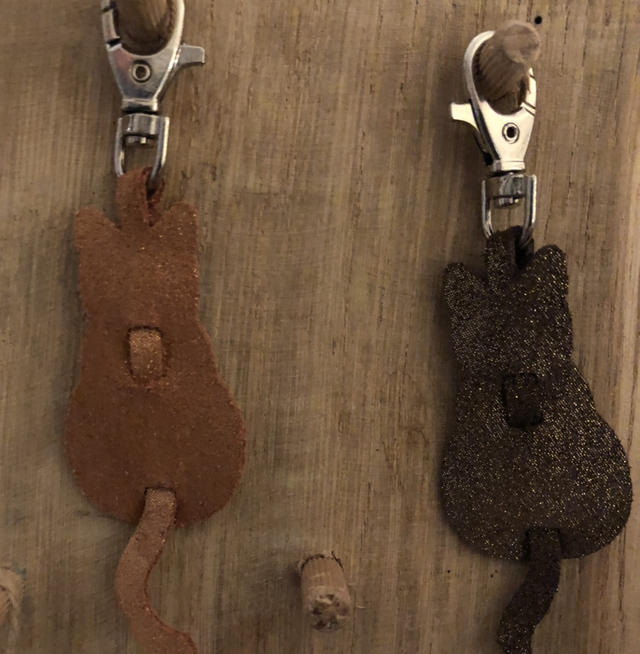 Porte clefs ou bijoux sacs en cuir