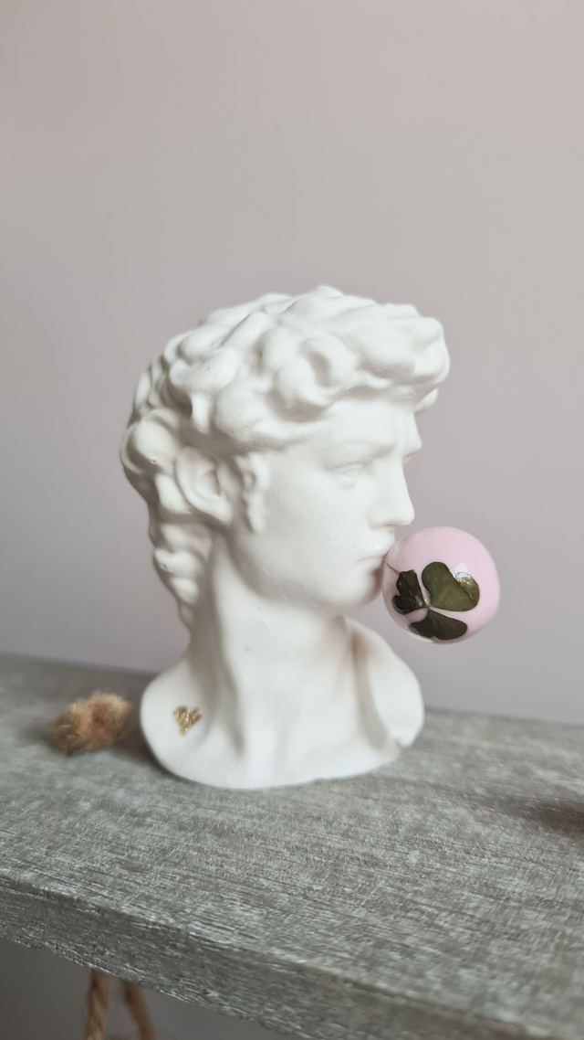 David blanc avec trèfle