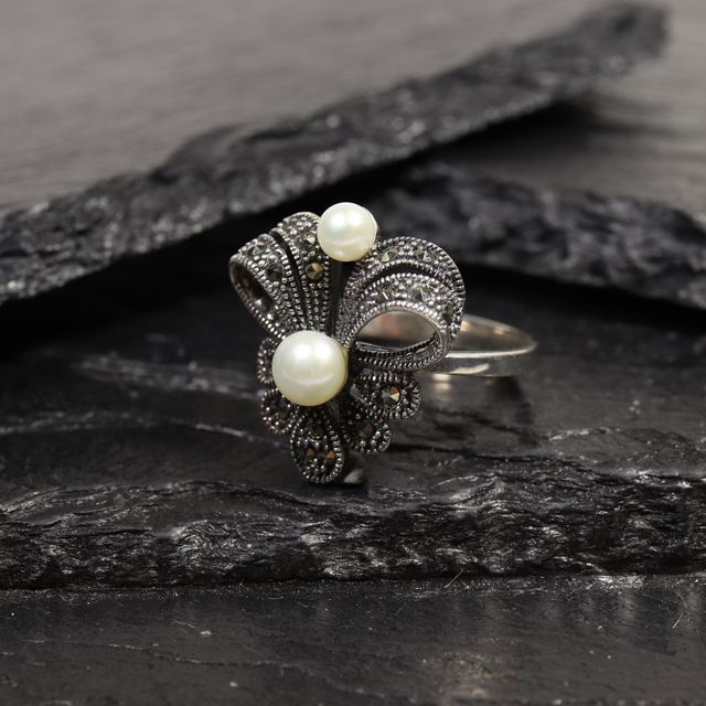 Elegant Vintage Sterling Silver 925 Art Deco Style Freshwater White Pearl With Marcasite Gemstone Bow Ribbon Design Ring Size O - 7