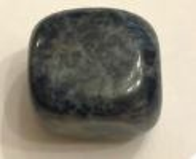 Pierre roulée en Sodalite