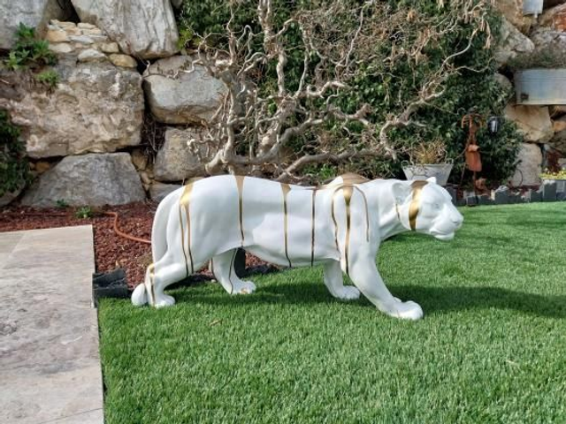 SCULPTURE BLANCHE L 80 CM FOND BLANC/OR