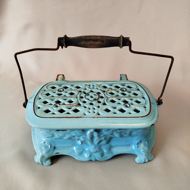  Chauffe pieds où mains portable fin du XIXe début du XXe fonte émaillé. France